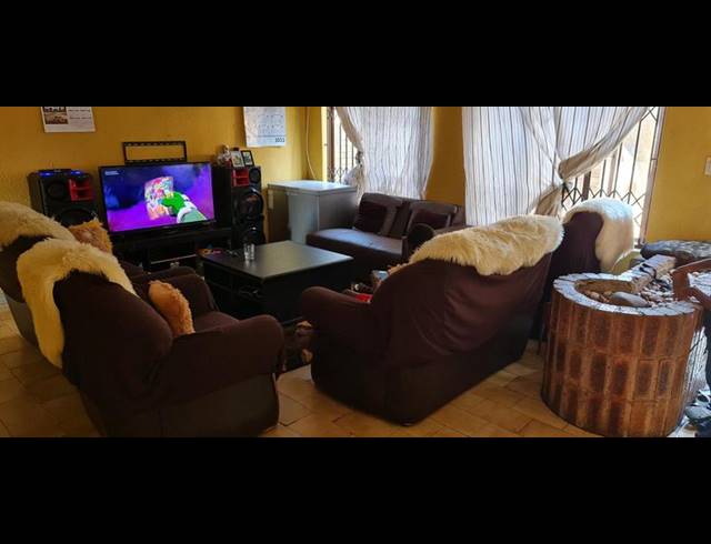 3 BEDROOM DUPLEX FOR SALE IN ISIPINGO RAIL